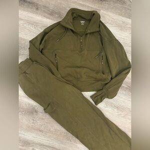 Old Navy Dynamic Fleece Cargo Set - Matching Cargo set in green size small